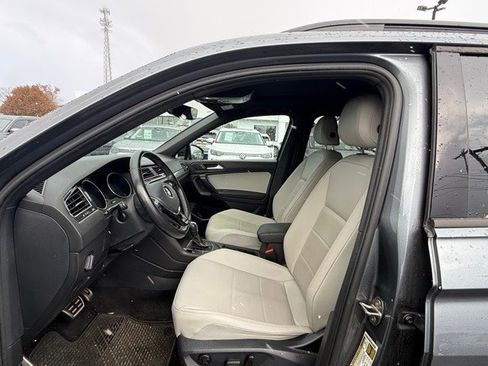 Used 2021 Volkswagen Tiguan SE R-Line image 10