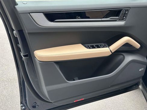New 2026 Porsche Cayenne Coupe AWD/4WD image 18