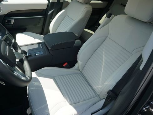 New 2025 Land Rover Discovery Dynamic SE image 20