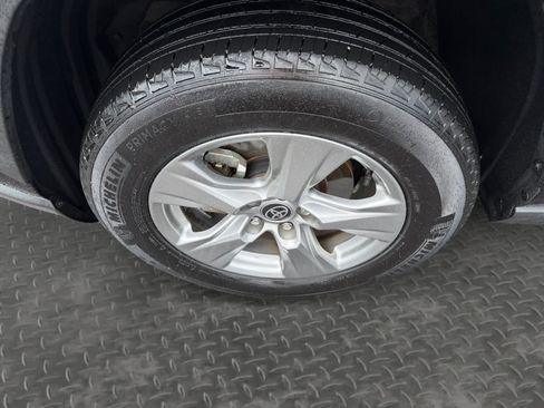 Used 2024 Toyota RAV4 XLE FWD image 9