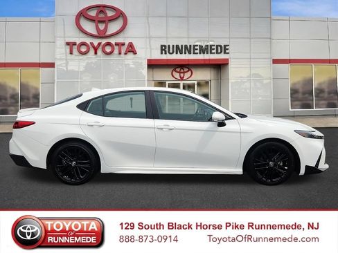 Used 2025 Toyota Camry SE FWD image 7