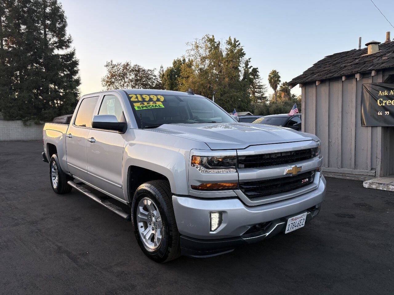 Used 2017 Chevrolet Silverado 1500 LT w/ All Star Edition AWD/4WD image 2