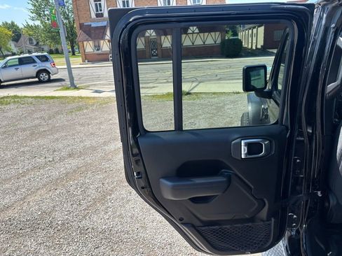 Used 2018 Jeep Wrangler Unlimited Sport S AWD/4WD image 14