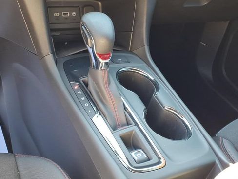 Used 2023 Chevrolet Equinox RS FWD image 16