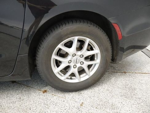 Used 2023 Chrysler Pacifica Touring-L FWD image 13