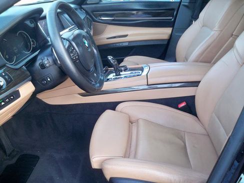 Used 2015 BMW 750i xDrive image 7