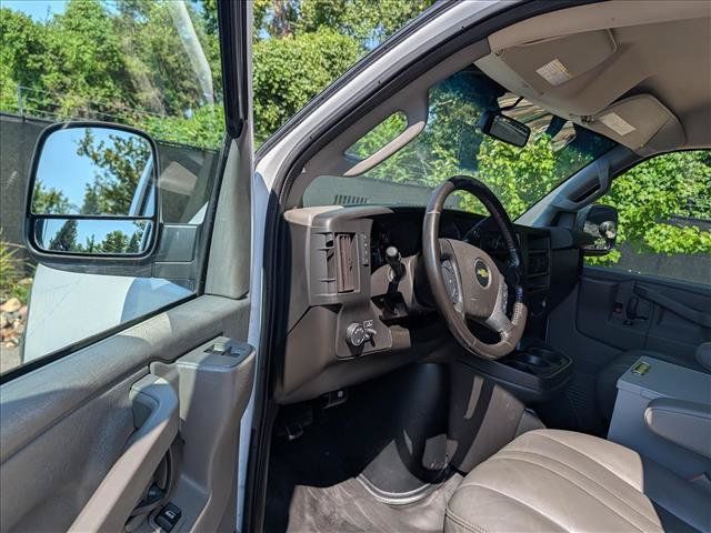 Used 2021 Chevrolet Express 3500 w/ Driver Convenience Package RWD image 21