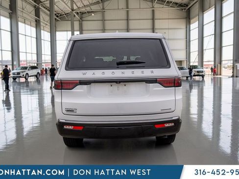 Used 2023 Jeep Wagoneer Series III w/ Preferred Equipment Group AWD/4WD image 39