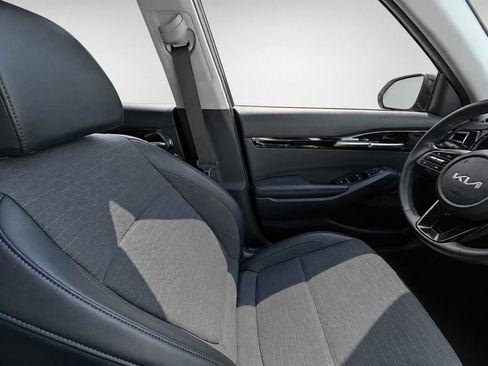Certified 2023 Kia Seltos S w/ Navigation Package AWD/4WD image 18