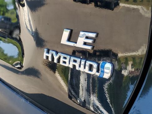 Used 2023 Toyota RAV4 LE AWD/4WD image 6