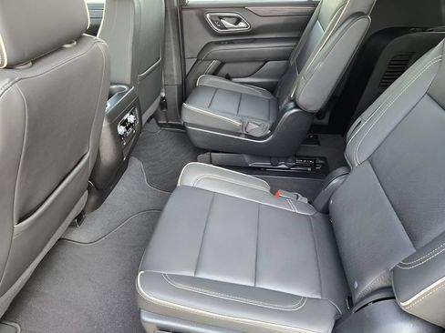 Used 2024 GMC Yukon XL SLT w/ SLT Luxury Package AWD/4WD image 28
