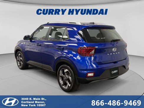 Used 2023 Hyundai Venue Limited FWD image 3