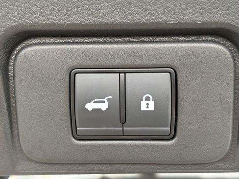 Used 2025 Nissan Rogue SV image 23