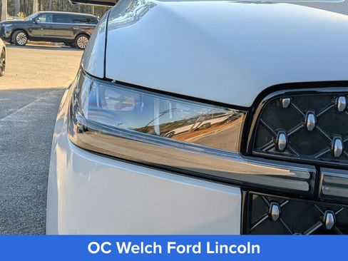 Certified 2025 Lincoln Navigator Black Label AWD/4WD image 10