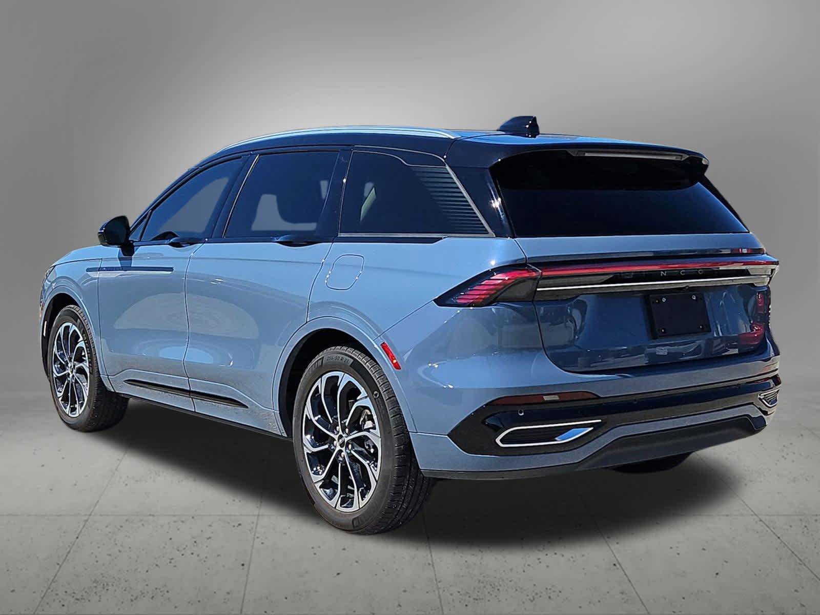Used 2025 Lincoln Nautilus Reserve AWD/4WD image 4