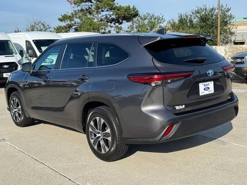 Used 2023 Toyota Highlander XLE FWD image 7