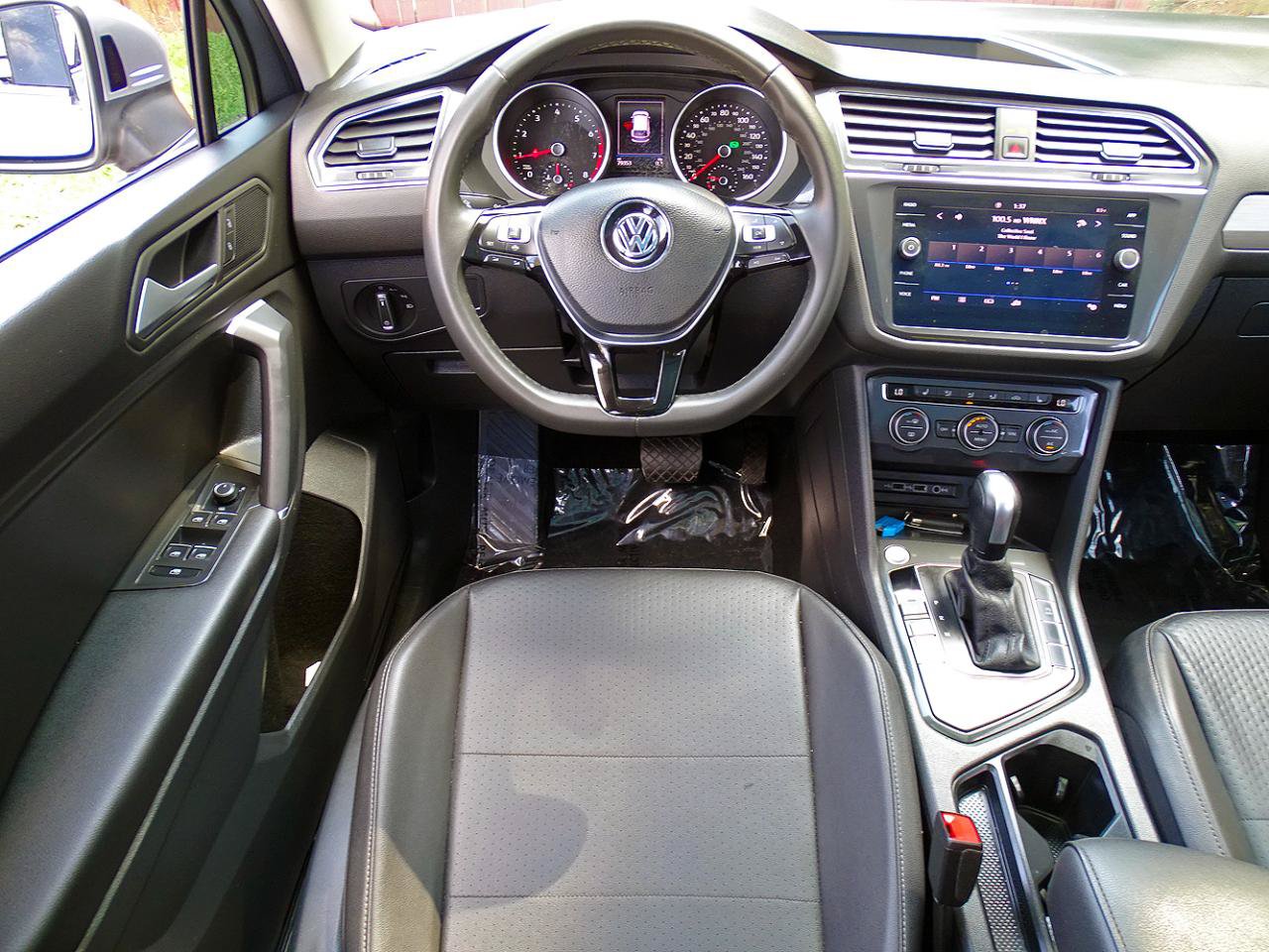 Used 2020 Volkswagen Tiguan SE w/ Panoramic Sunroof Package FWD image 26