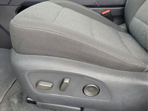 Used 2025 GMC Acadia Elevation image 12