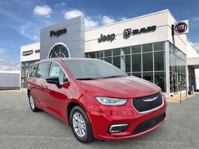 New 2026 Chrysler Pacifica Select