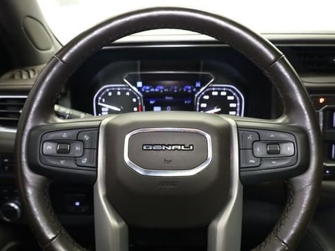 Used 2021 GMC Yukon Denali w/ Denali Premium Package image 17