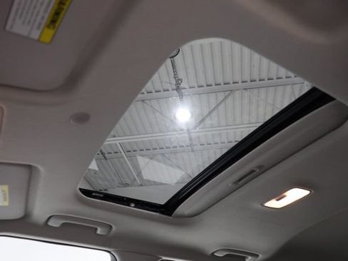 Used 2023 Hyundai Venue SEL FWD image 27