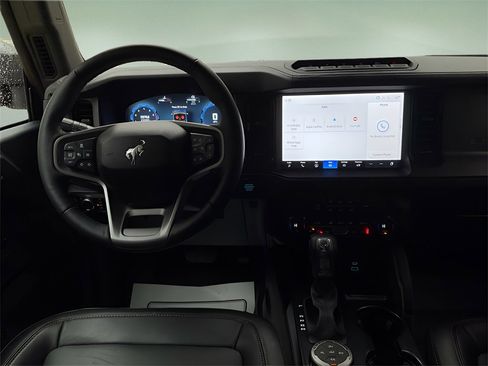 Used 2025 Ford Bronco Badlands image 14