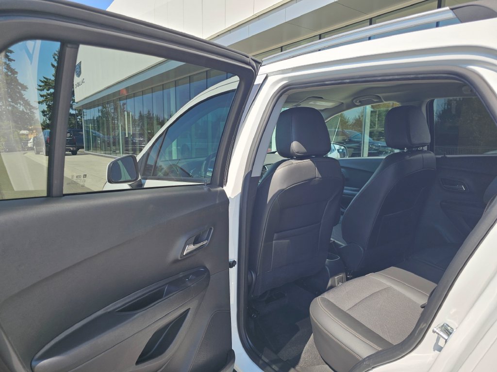 Used 2022 Chevrolet Trax LT w/ LT Convenience Package AWD/4WD image 18