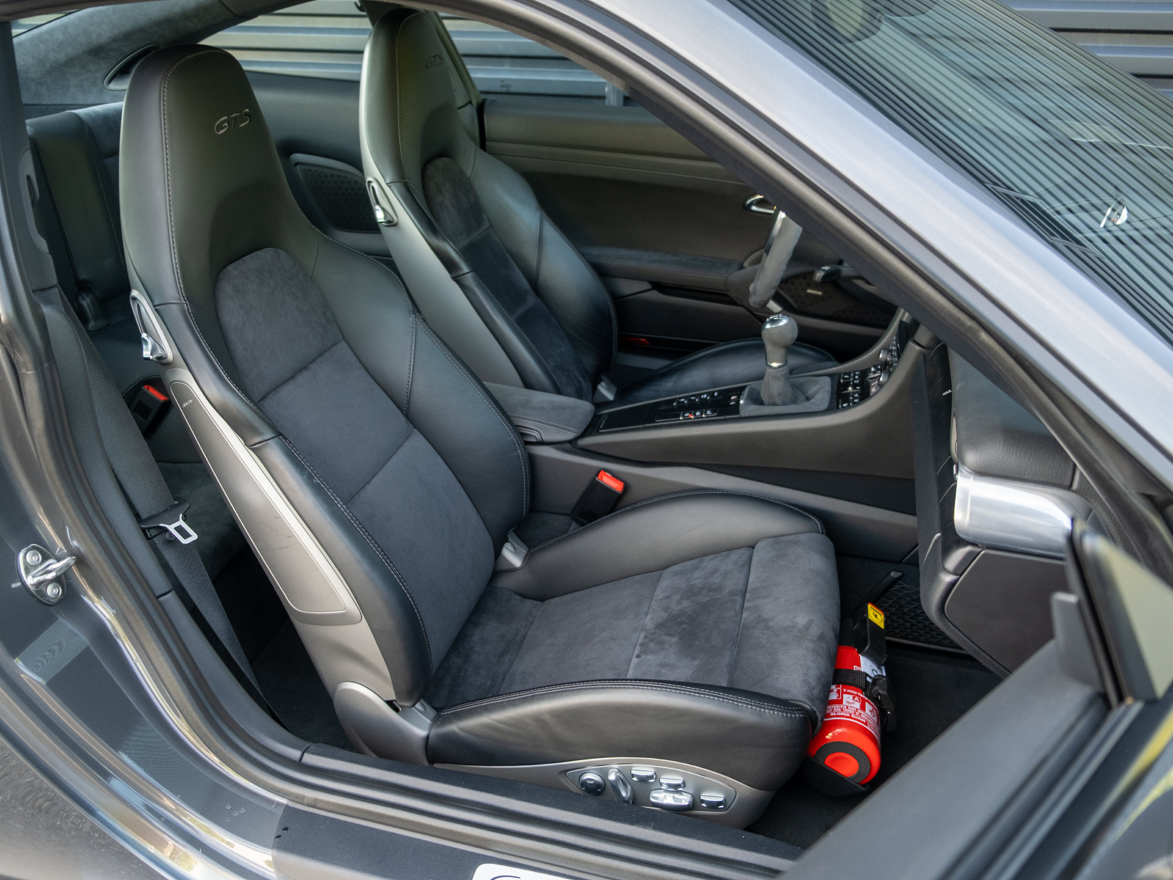 Certified 2016 Porsche 911 Carrera GTS RWD image 36