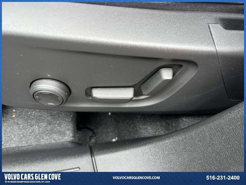Certified 2025 Volvo XC40 B5 Plus w/ Protection Package Premier image 18
