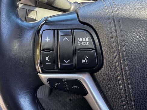 Used 2019 Toyota Highlander XLE AWD/4WD image 18
