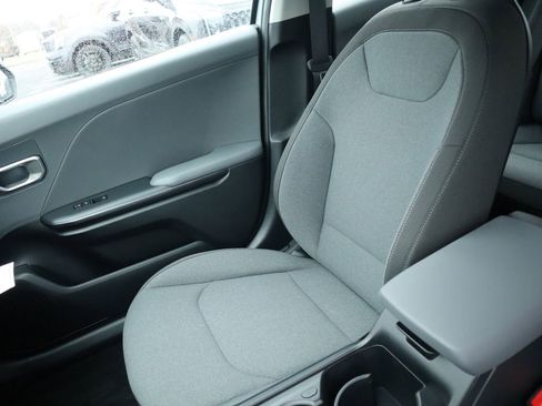 New 2025 Kia K4 LXS image 25