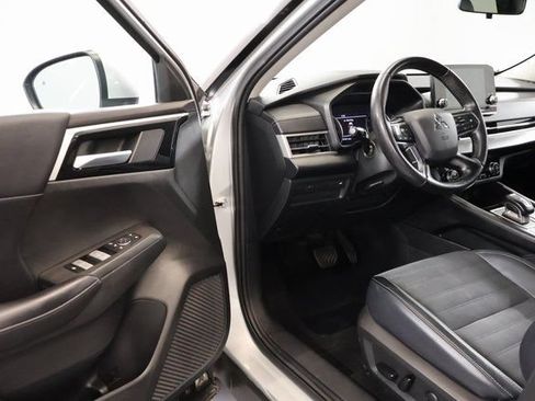 Used 2024 Mitsubishi Outlander SE AWD/4WD image 8