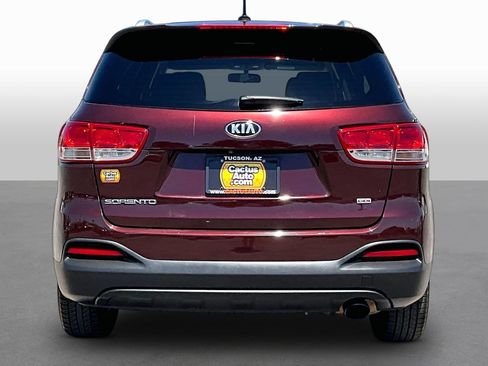 Used 2017 Kia Sorento AWD image 4
