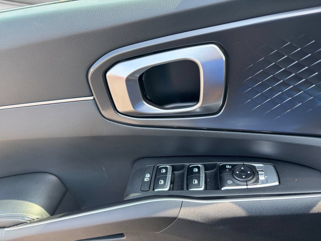 Used 2025 Kia Sorento EX w/ Panoramic Sunroof Package AWD/4WD image 11