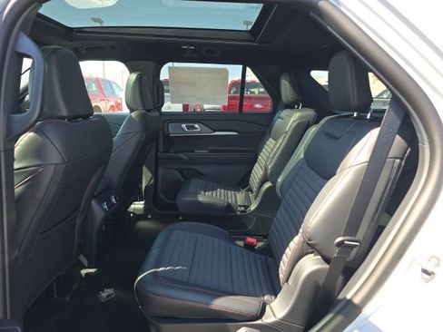 New 2026 Ford Explorer ST-Line w/ ST-Line Street Pack image 15
