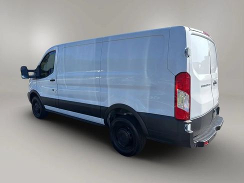 Used 2019 Ford Transit 250 130 Low Roof RWD image 4