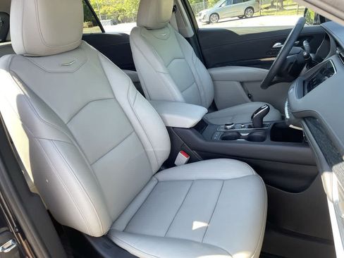Used 2023 Cadillac XT4 Premium Luxury w/ Technology Package AWD/4WD image 14