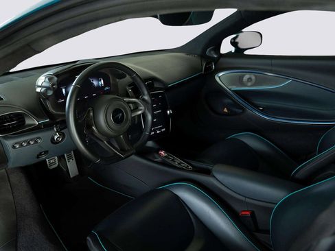 Used 2023 McLaren Artura Coupe image 11