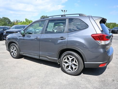Used 2021 Subaru Forester Premium image 7