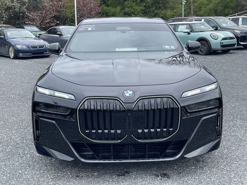 Certified 2025 BMW 760i xDrive w/ Executive Package AWD/4WD image 2