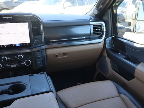 Used 2025 Ford F250 Lariat image 16