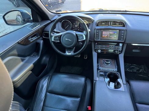 Used 2017 Jaguar F-PACE S image 28