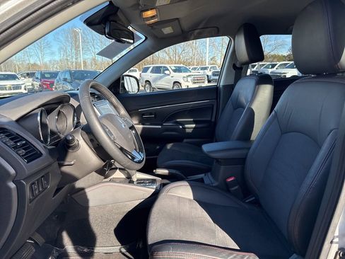 Used 2023 Mitsubishi Outlander Sport ES AWD/4WD image 9