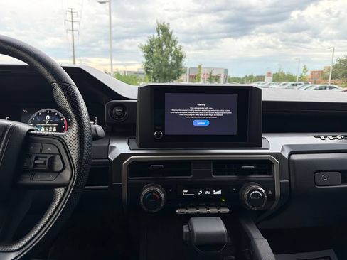 Used 2025 Toyota Tacoma SR5 AWD/4WD image 30