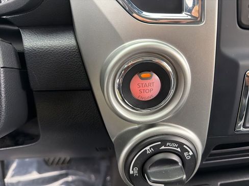 Used 2021 Nissan Titan SV w/ SV Convenience Package AWD/4WD image 17