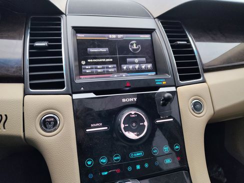 Used 2015 Ford Taurus Limited w/ Equipment Group 301A image 3