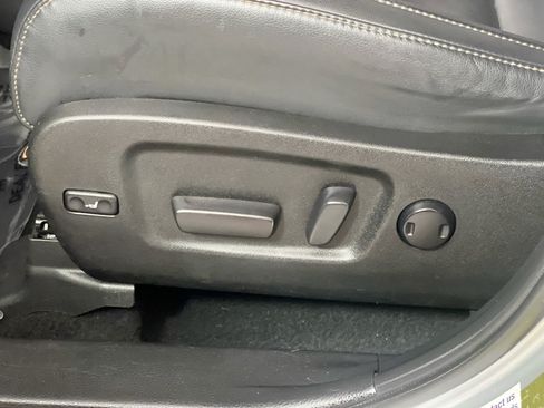 Used 2019 Toyota Highlander XLE FWD image 16