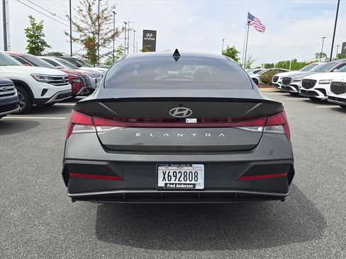 Used 2025 Hyundai Elantra Sport image 4