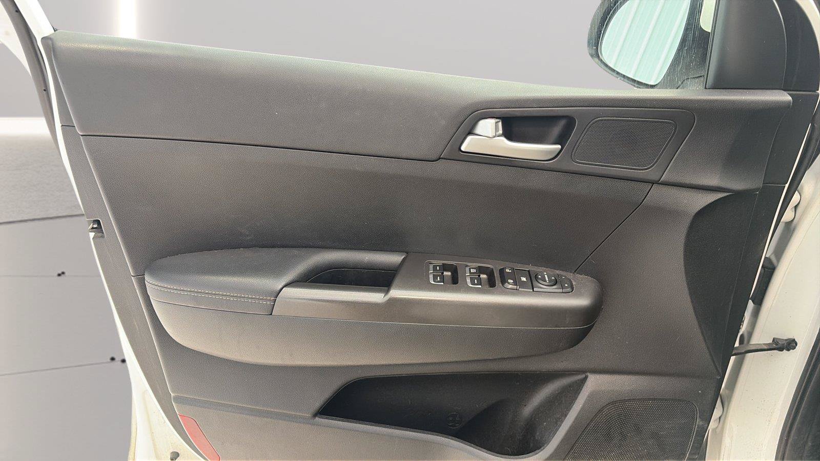 Used 2020 Kia Sportage LX AWD/4WD image 21
