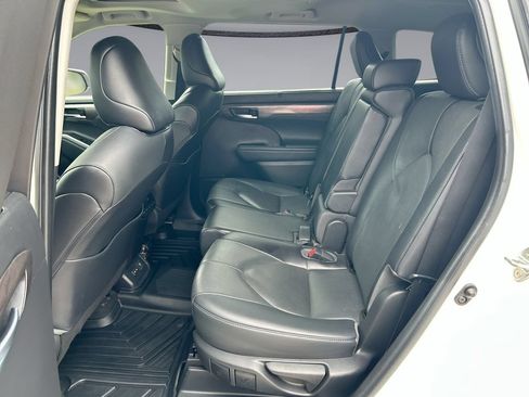 Used 2022 Toyota Highlander Limited FWD image 32
